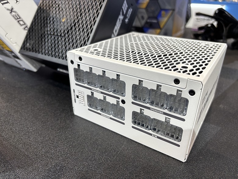點我看大圖 杜甫遊記:Computex 2025(下)MONTECH/LianLi/darkFlash/Cougar/DeepCool/iRocks/TT/VK
