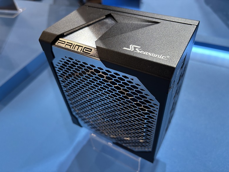 點我看大圖 杜甫遊記:Computex 2025(下)MONTECH/LianLi/darkFlash/Cougar/DeepCool/iRocks/TT/VK