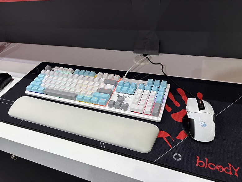 點我看大圖 杜甫遊記:Computex 2025(下)MONTECH/LianLi/darkFlash/Cougar/DeepCool/iRocks/TT/VK