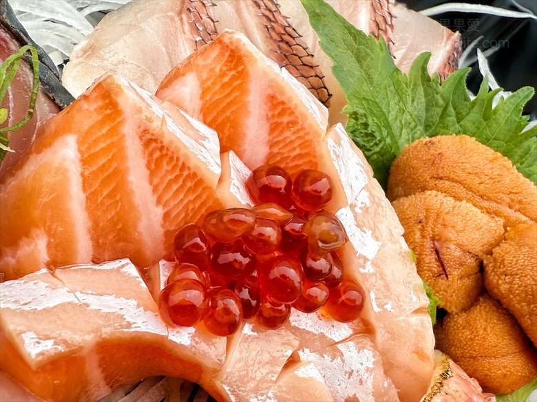 超隱密的生魚片,有許多特殊魚種的生魚片,新鮮、甘甜又超值