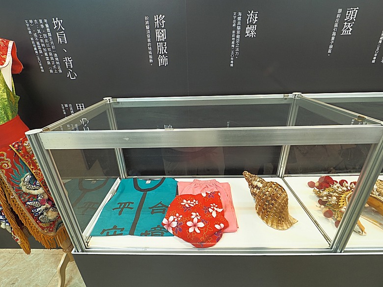 帶領探訪新莊故事 之 2025潮盛新莊活動 —《廟街：眾神連線》集章散策 與 《祭典中的ㄈㄨˊ碼》特展