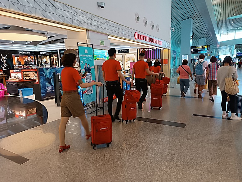 中越峴港自助旅行之景點簡述與交通攻略 — 華航CI787+CI790班機、峴港機場入出境、當地包車接送與Grab — 2025年越南峴港、會安、美山、順化、巴拿山太陽世界六日歷史文化及遊樂園之旅 — 「楔子」