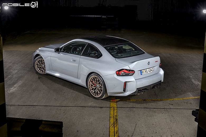 【海外新訊】BMW M2 CS 正式亮相,裡外全面強化戰力更極致!