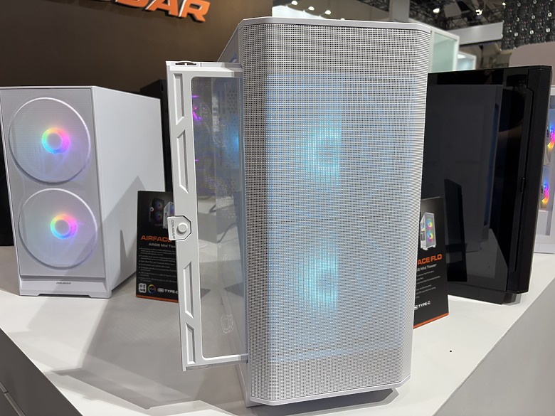 點我看大圖 杜甫遊記:Computex 2025(下)MONTECH/LianLi/darkFlash/Cougar/DeepCool/iRocks/TT/VK