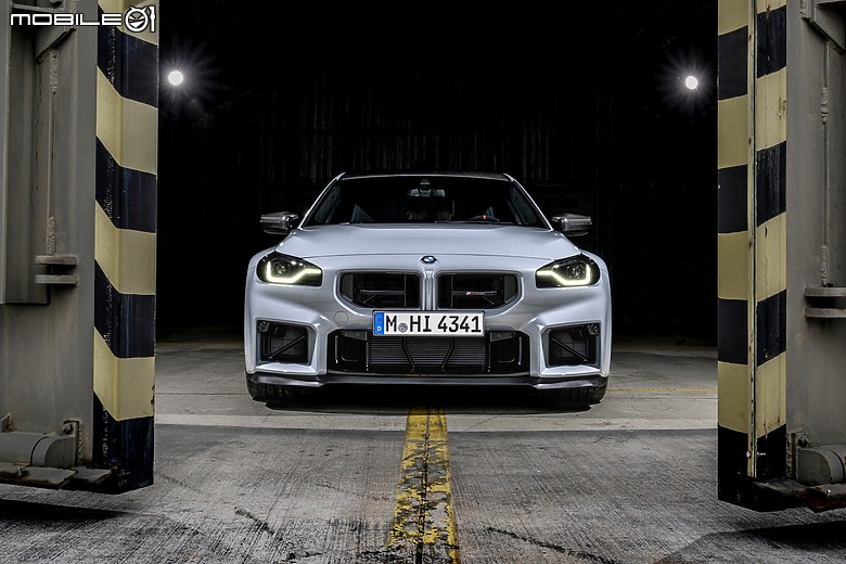 【海外新訊】BMW M2 CS 正式亮相,裡外全面強化戰力更極致!