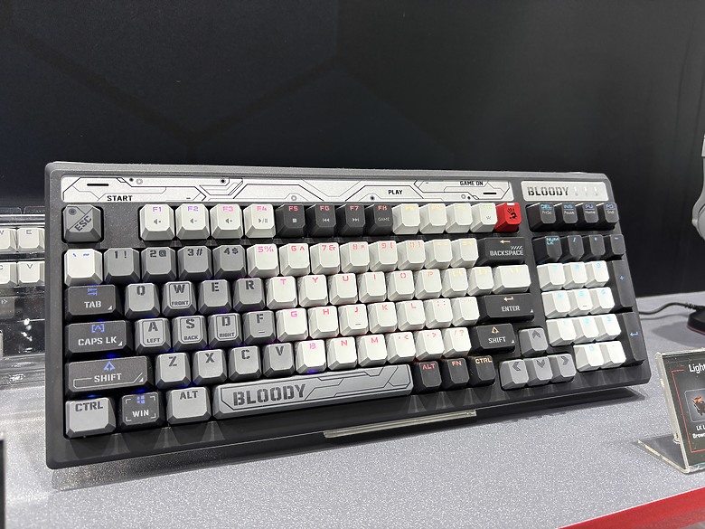 點我看大圖 杜甫遊記:Computex 2025(下)MONTECH/LianLi/darkFlash/Cougar/DeepCool/iRocks/TT/VK