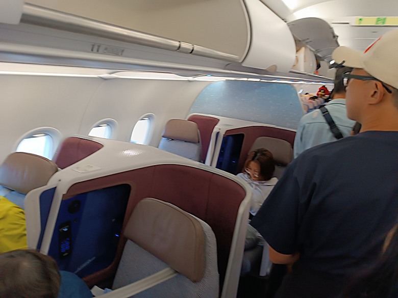 中越峴港自助旅行之景點簡述與交通攻略 — 華航CI787+CI790班機、峴港機場入出境、當地包車接送與Grab — 2025年越南峴港、會安、美山、順化、巴拿山太陽世界六日歷史文化及遊樂園之旅 — 「楔子」