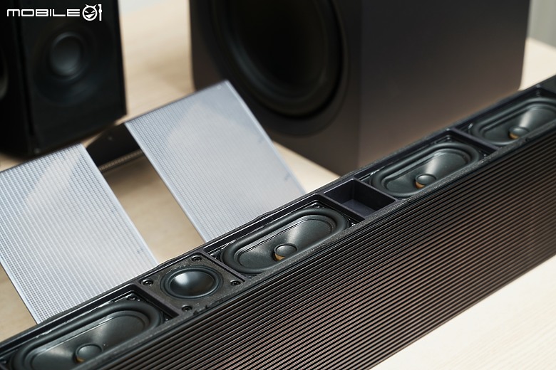 三星旗艦 Soundbar HW-Q990F 首度拆解公開，低音更飽滿的秘密藏在這個設計！