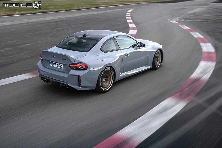 【海外新訊】BMW M2 CS 正式亮相,裡外全面強化戰力更極致!