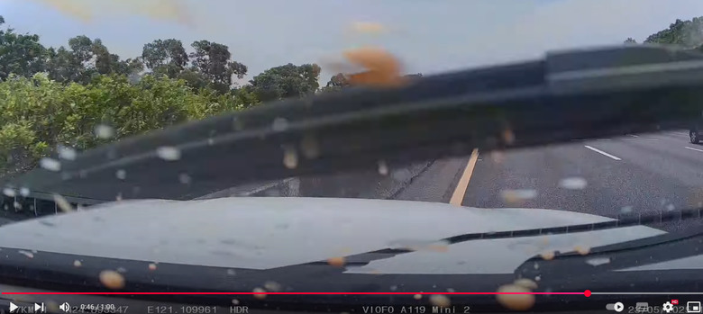 🛒...國道一號。白色轎車🚗🚗，行駛間。撞上去💢 💢