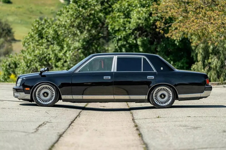 經典日系V12 豪華轎車Toyota Century 居然可以用Corolla二手車價入手?