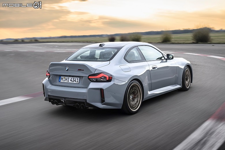 【海外新訊】BMW M2 CS 正式亮相,裡外全面強化戰力更極致!