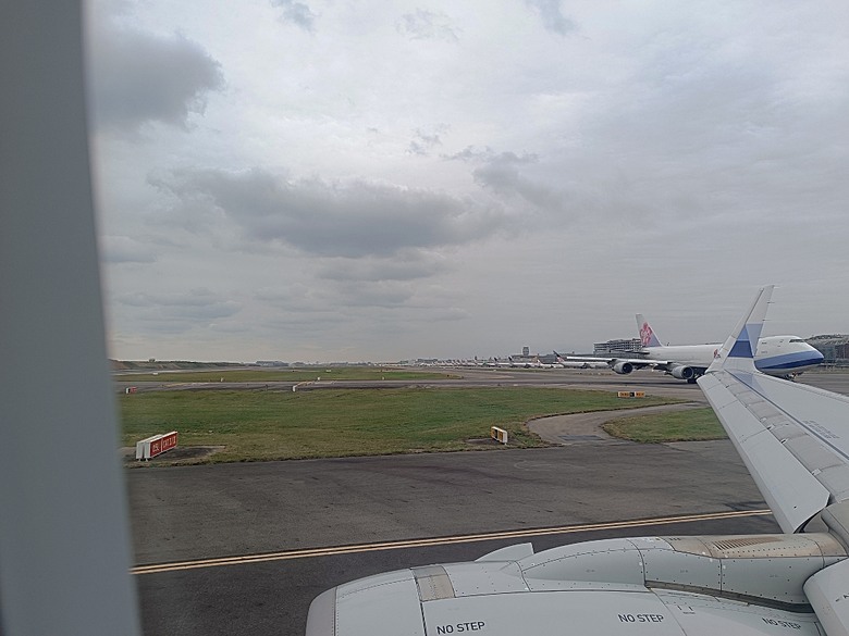 中越峴港自助旅行之景點簡述與交通攻略 — 華航CI787+CI790班機、峴港機場入出境、當地包車接送與Grab — 2025年越南峴港、會安、美山、順化、巴拿山太陽世界六日歷史文化及遊樂園之旅 — 「楔子」
