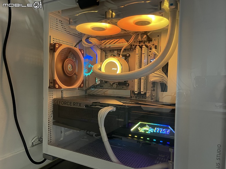 點我看大圖 微星MSI白色主題裝機小分享MPG X870E EDGE TI WIFI + MAG CORELIQUID E240 WHITE