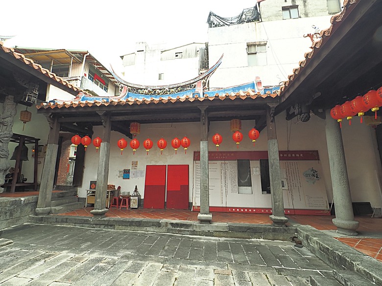 帶領探訪新莊故事 之 2025潮盛新莊活動 —《廟街：眾神連線》集章散策 與 《祭典中的ㄈㄨˊ碼》特展