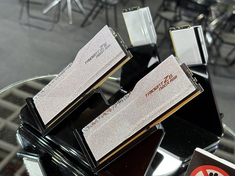 點我看大圖 杜甫遊記:Computex 2025(下)MONTECH/LianLi/darkFlash/Cougar/DeepCool/iRocks/TT/VK