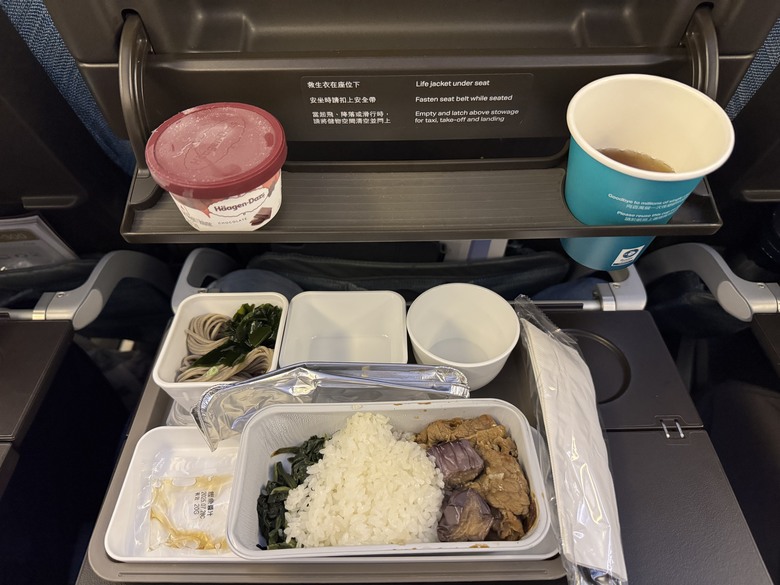點我看大圖 國泰航空搭乘體驗意外很讚 經驗分享