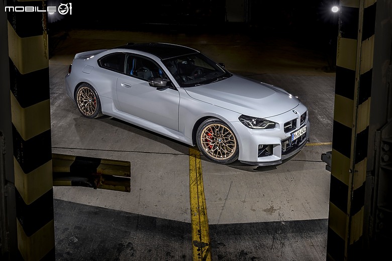 【海外新訊】BMW M2 CS 正式亮相,裡外全面強化戰力更極致!