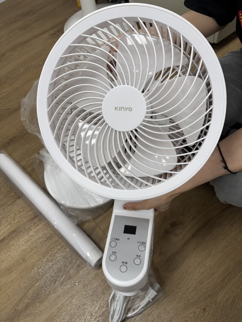 [開箱] KINYO語音循環電風扇，真的不錯用!