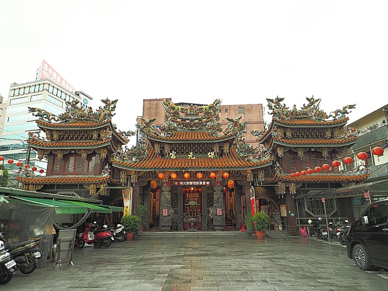 帶領探訪新莊故事 之 2025潮盛新莊活動 —《廟街:眾神連線》集章散策 與 《祭典中的ㄈㄨˊ碼》特展