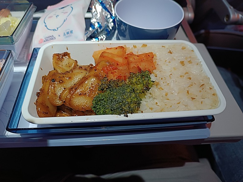 中越峴港自助旅行之景點簡述與交通攻略 — 華航CI787+CI790班機、峴港機場入出境、當地包車接送與Grab — 2025年越南峴港、會安、美山、順化、巴拿山太陽世界六日歷史文化及遊樂園之旅 — 「楔子」