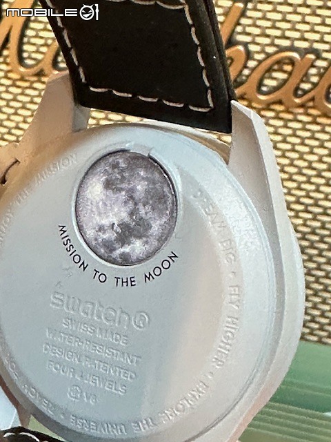 Swatch & OMEGA 「Mission to Earthphase」