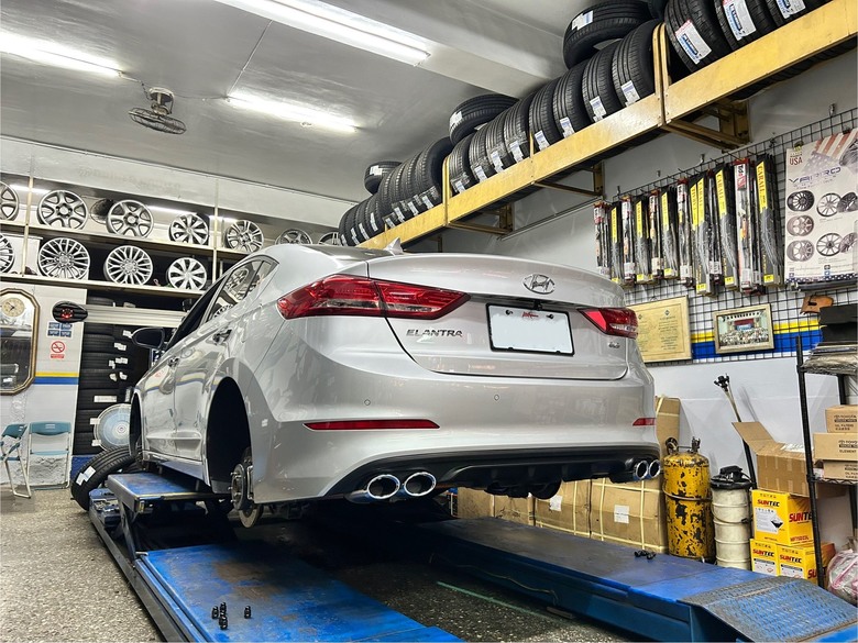 Hyundai Elantra 更換輪胎紀錄