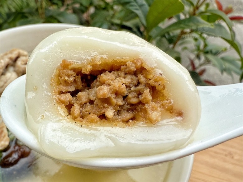 滿滿粽葉香的肉粽,每顆粽子獨立真空包裝設計,想吃多少拆多少,美味不變質