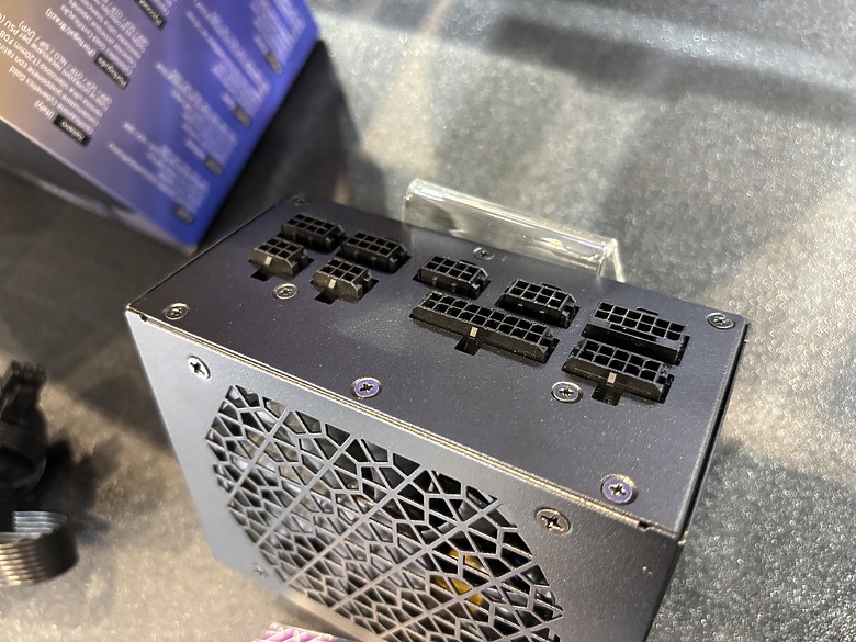 點我看大圖 杜甫遊記:Computex 2025(下)MONTECH/LianLi/darkFlash/Cougar/DeepCool/iRocks/TT/VK