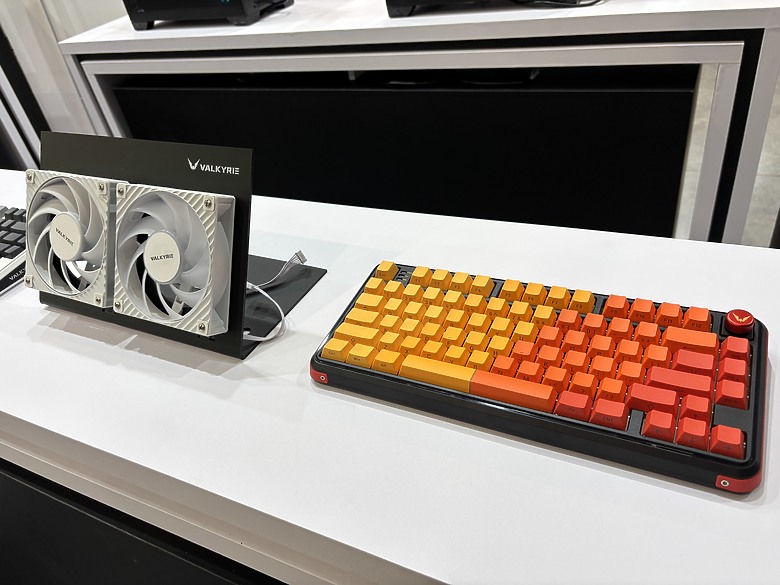 點我看大圖 杜甫遊記:Computex 2025(下)MONTECH/LianLi/darkFlash/Cougar/DeepCool/iRocks/TT/VK