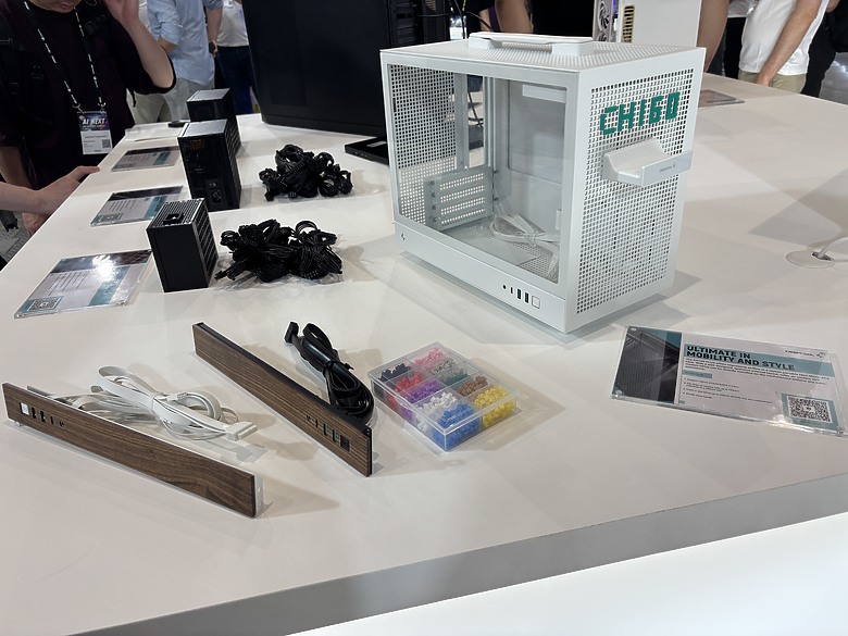 點我看大圖 杜甫遊記:Computex 2025(下)MONTECH/LianLi/darkFlash/Cougar/DeepCool/iRocks/TT/VK