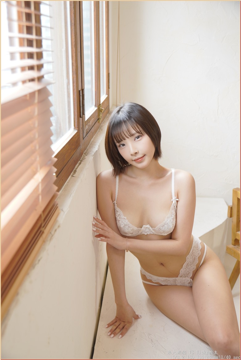 【 辣個 Vicky教主 】唯美棚拍教科書 ! 怪怪的貓爪入教儀式
