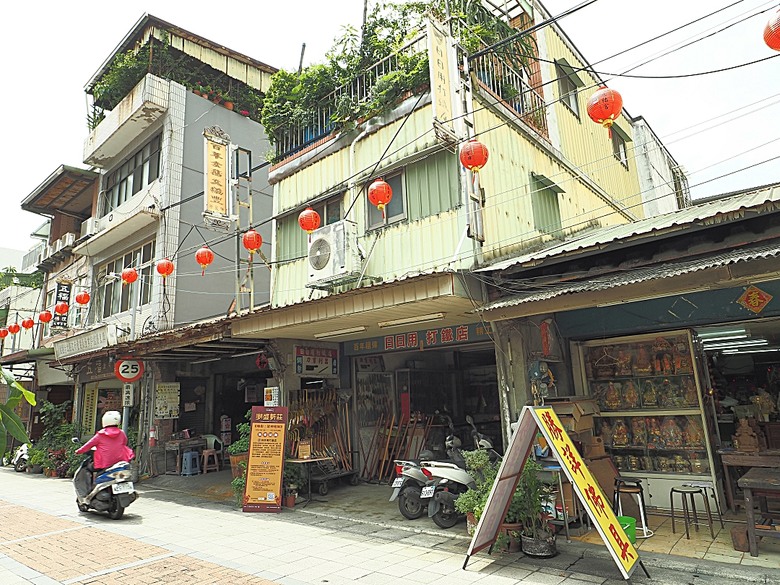 帶領探訪新莊故事 之 2025潮盛新莊活動 —《廟街:眾神連線》集章散策 與 《祭典中的ㄈㄨˊ碼》特展