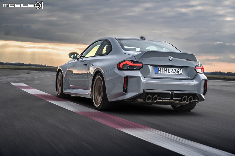 【海外新訊】BMW M2 CS 正式亮相,裡外全面強化戰力更極致!