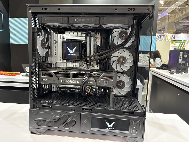點我看大圖 杜甫遊記:Computex 2025(下)MONTECH/LianLi/darkFlash/Cougar/DeepCool/iRocks/TT/VK