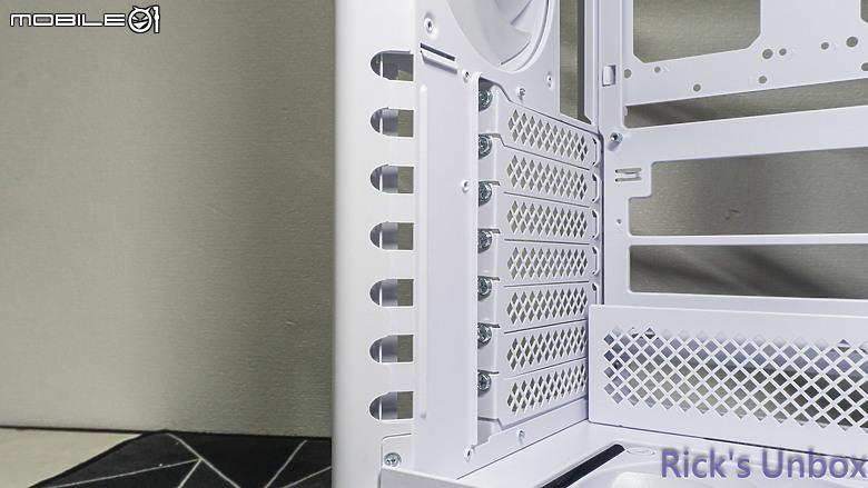 【開箱】可上下顛倒展示的機殼 | MONTECH HS01 PRO WHITE