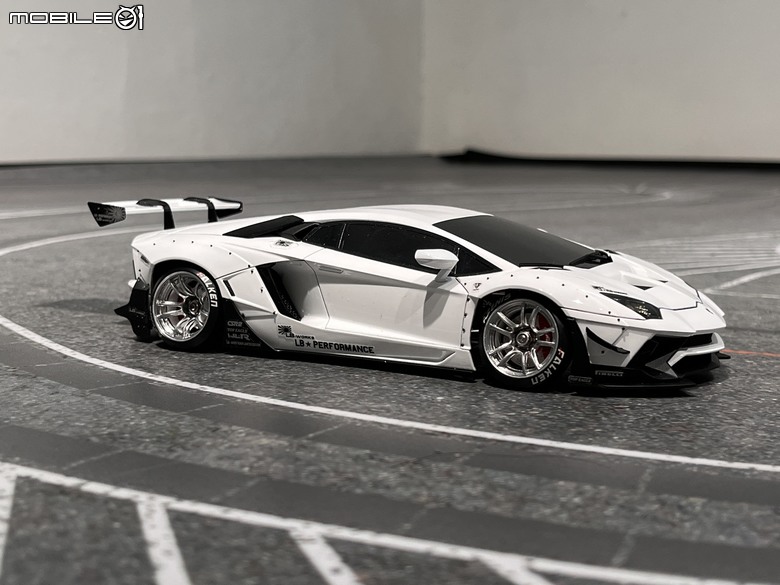 點我看大圖 【遙控模型】LB★Works 銀白戰鬥機 Lamborghini Aventador - DriftArt 4 追求華麗的行走姿態