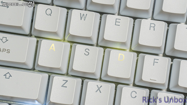 【開箱】海盜船新設計語言80%磁軸鍵盤 | CORSAIR K70 PRO TKL WHITE