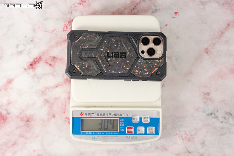UAG頂級特仕保護殼 x 配件開箱｜極致用料拼質感！