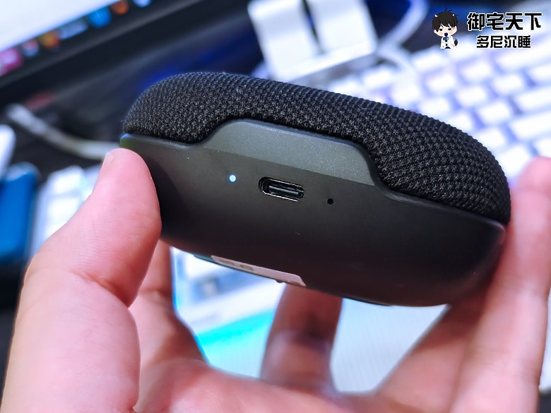 開箱｜TOZO SoundGo 隨身喇叭 - 強勁 10W 功率輸出，還配置 IPX8 防水的小鋼炮之作！
