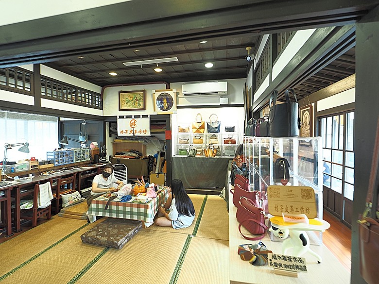 旗山火車站|糖鐵故事館、旗山天后宮、旗山武德殿、舊鼓山國小 — 在童話故事小屋中,VR體驗搭乘糖鐵之旗山車站與老街懷舊之旅