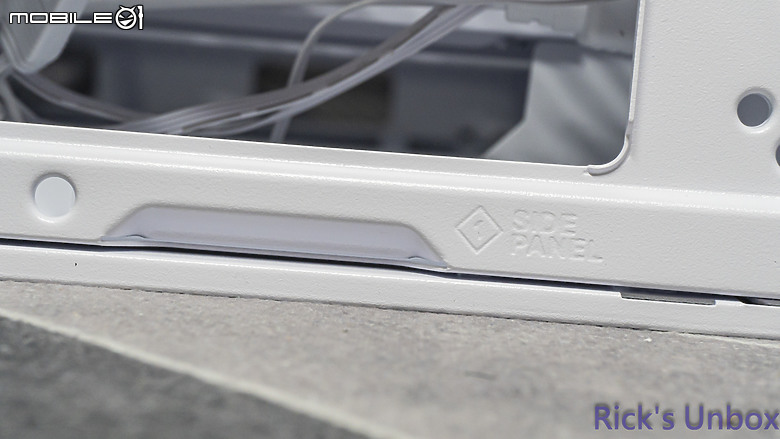 【開箱】可上下顛倒展示的機殼 | MONTECH HS01 PRO WHITE