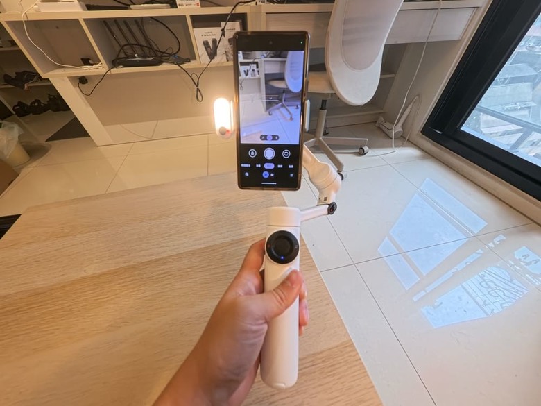 Insta360 Flow 2 手機穩定器開箱：平價入門三軸雲台