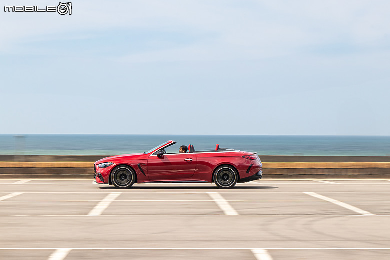 Mercedes-AMG CLE 53 4MATIC+ Cabriolet 試駕|性能底子一把罩,開篷吹風更逍遙!feat. A208 CLK