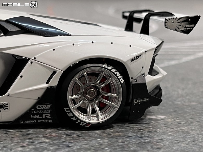 點我看大圖 【遙控模型】LB★Works 銀白戰鬥機 Lamborghini Aventador - DriftArt 4 追求華麗的行走姿態