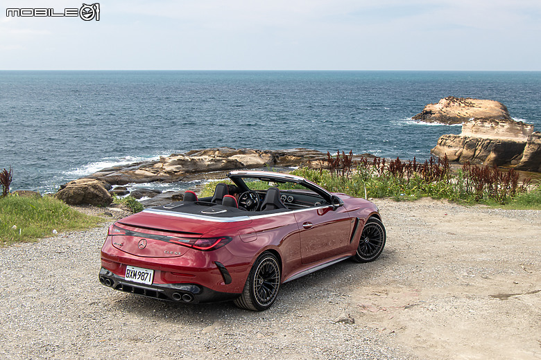 Mercedes-AMG CLE 53 4MATIC+ Cabriolet 試駕|性能底子一把罩,開篷吹風更逍遙!feat. A208 CLK