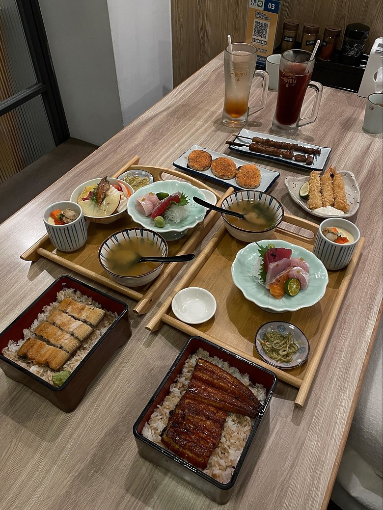 點我看大圖 #我來開箱 松菸超適合聚餐的第一名鰻魚飯|初鰻x職人味自慢