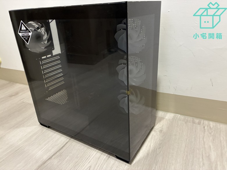 【小宅開箱】dashFlash DS900機殼開箱 大展雙玻璃全景透視、附風扇還能放手辦的平價機殼
