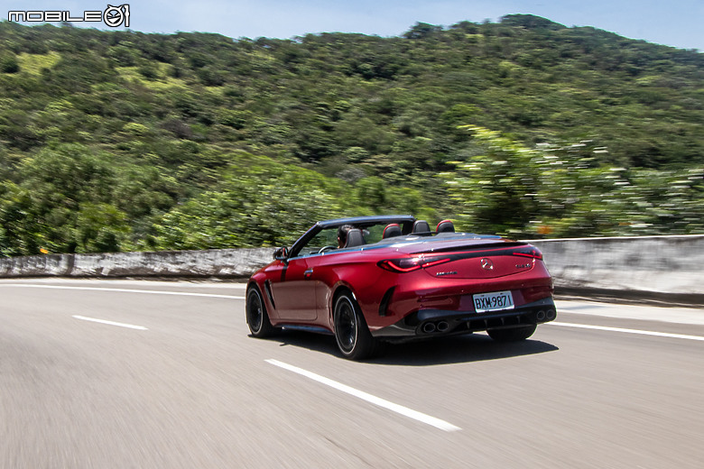 Mercedes-AMG CLE 53 4MATIC+ Cabriolet 試駕|性能底子一把罩,開篷吹風更逍遙!feat. A208 CLK