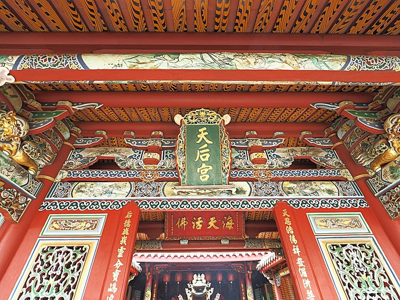 旗山火車站|糖鐵故事館、旗山天后宮、旗山武德殿、舊鼓山國小 — 在童話故事小屋中,VR體驗搭乘糖鐵之旗山車站與老街懷舊之旅